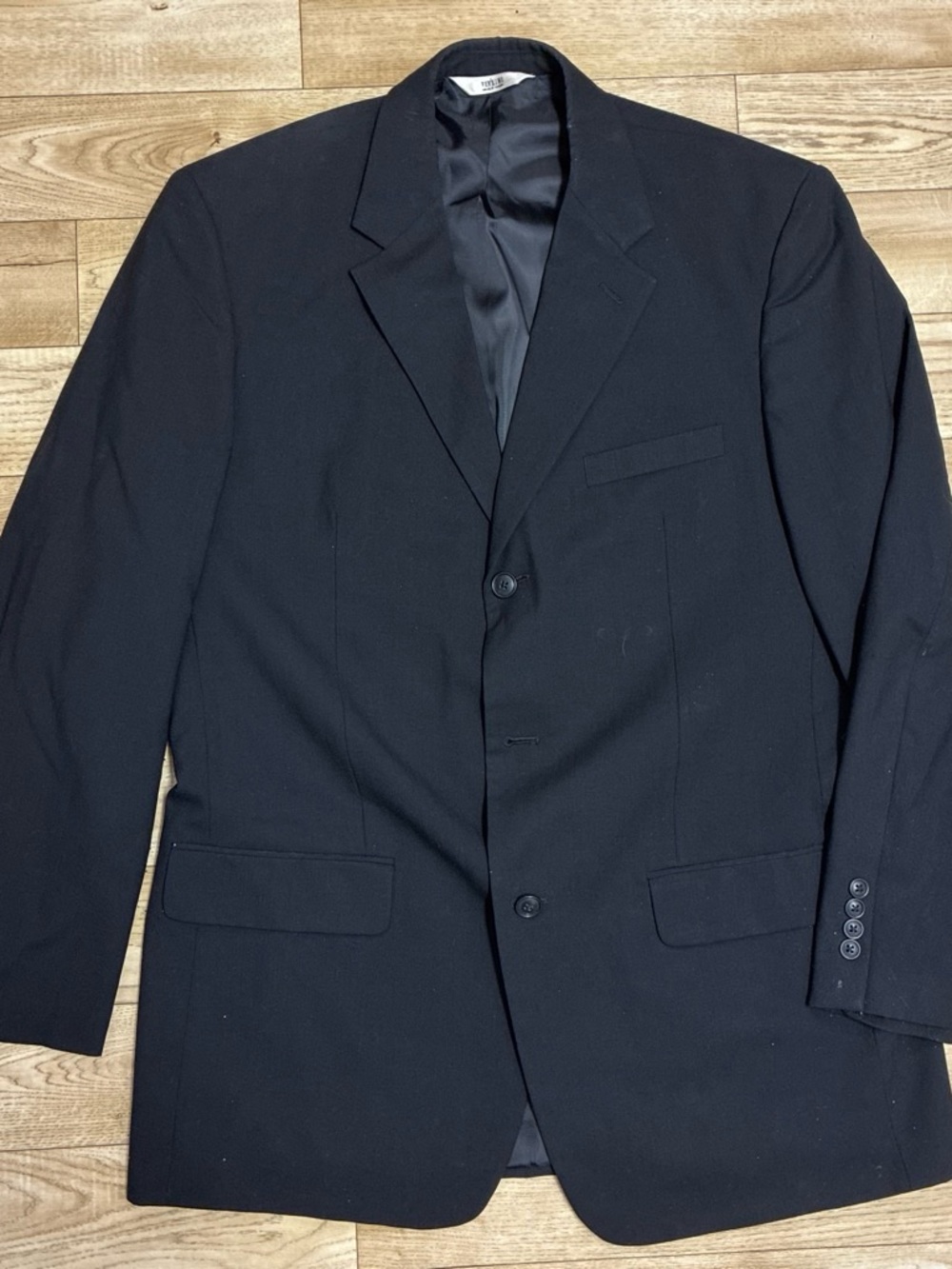 Men's Black Two-Button Suit Blazer - Classic Tailored Style